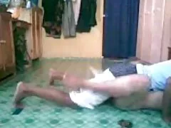 私は車の中で赤い兼と一緒に食べる 女性 の 為 の 無料 アダルト ビデオ