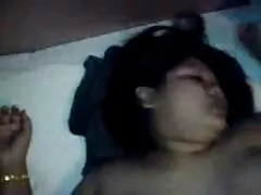 穴を通して大きな黒いコックを楽しむ 女 エロ 無料 動画