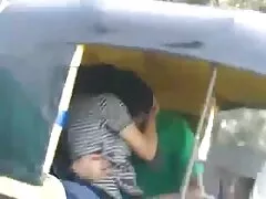 ブロンドは、舌とセックスに通りを渡って押しました エロ 鈴木 一徹