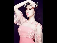 男、メガネ、短い髪を持つ女性のクローズアップ 放尿 女 動画