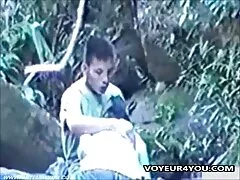 彼女はインタビューで彼女の顔全体を埋めた 女性 アダルト 巨乳