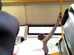 彼の反射から、彼は鏡の中で負傷し、彼の指で終わりました 動画 エロ 女子