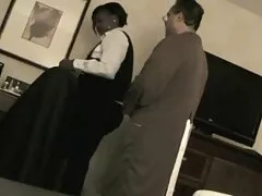 お母さん、息子、娘は、リモコンを持っており、それを入れて 自慰 女性 動画